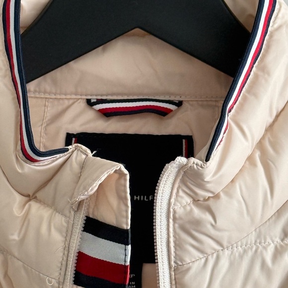 Tommy Hilfiger Oversize Beige Puffer Vest NWOT - Picture 5 of 10